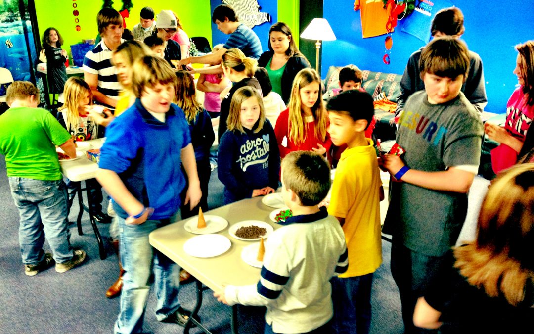 Alien Youth Army Hosted a Children’s Christmas Craft Night